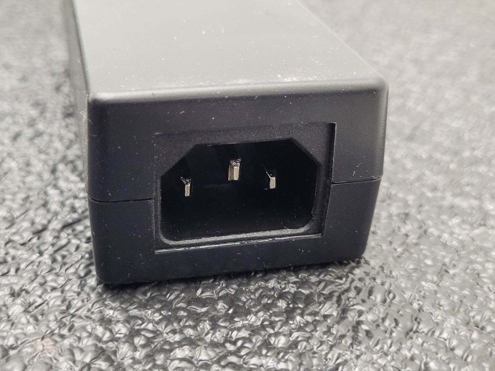 SerialTek 12GB SAS Splitter S-M12SA-SMA Working Pull Includes power supply