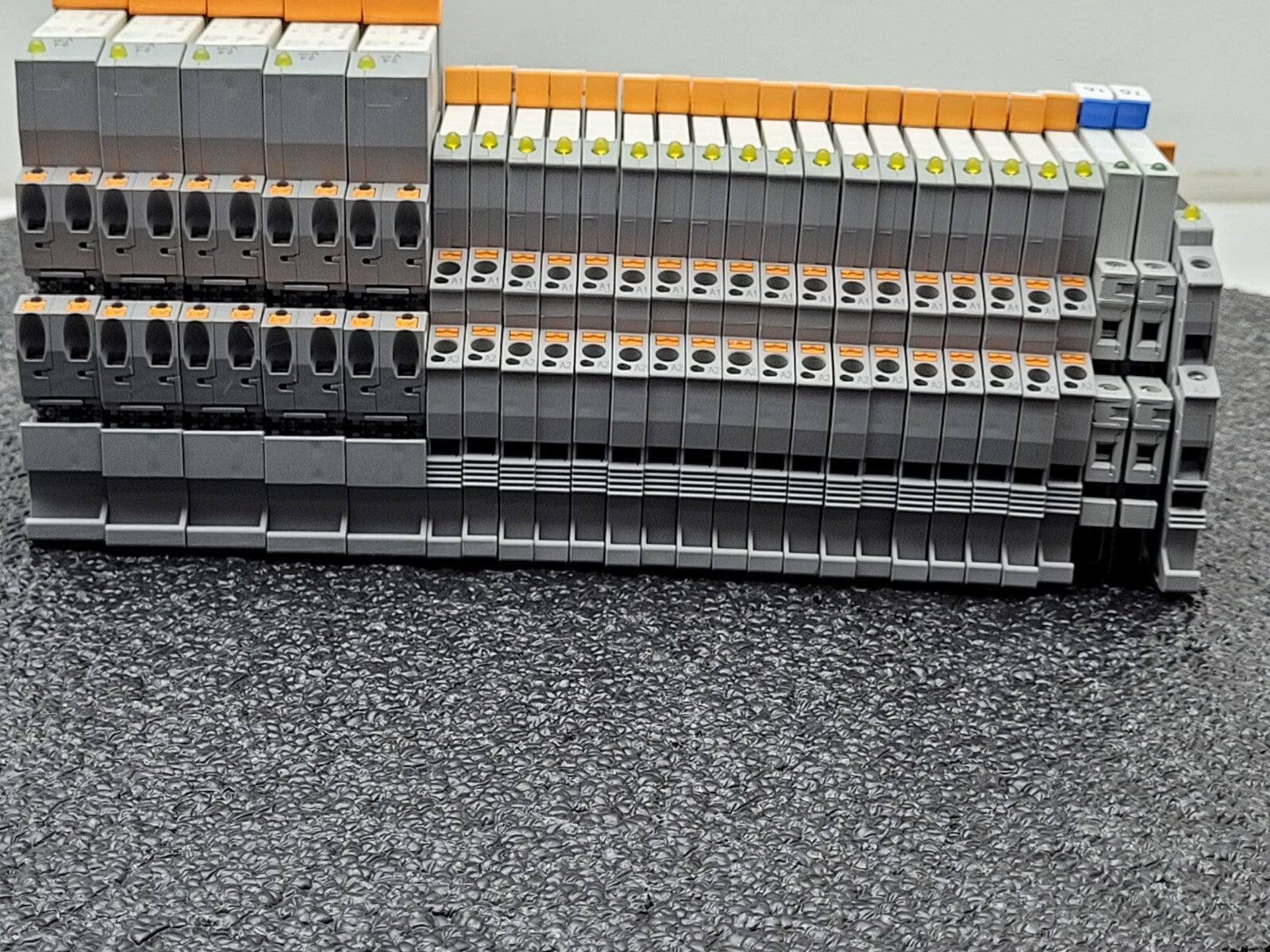 Lot of 30x  Phoenix Contact PLC-BPT-24DC/21-21 RIF -0-BPT/21 Sockets  Relays