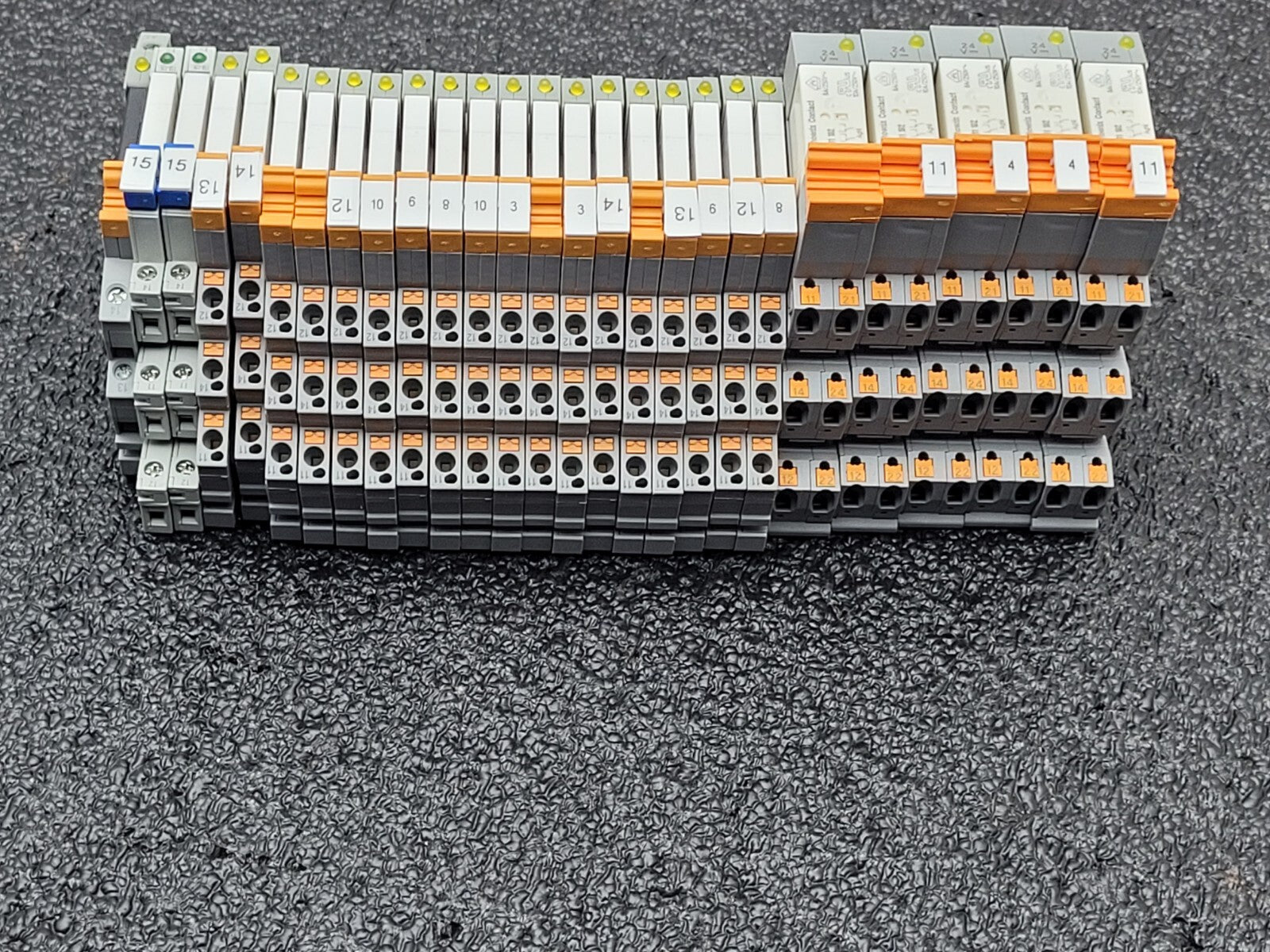 Lot of 30x  Phoenix Contact PLC-BPT-24DC/21-21 RIF -0-BPT/21 Sockets  Relays