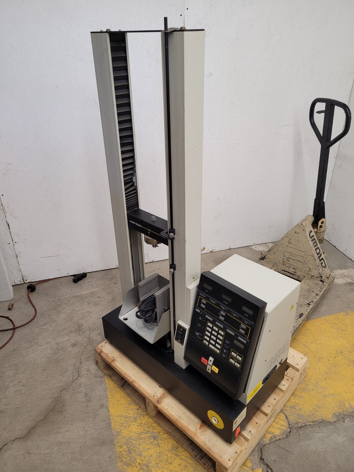 Instron 4411 Tensile Pull Tester Compression Test 5KN Electro Mechanical Test