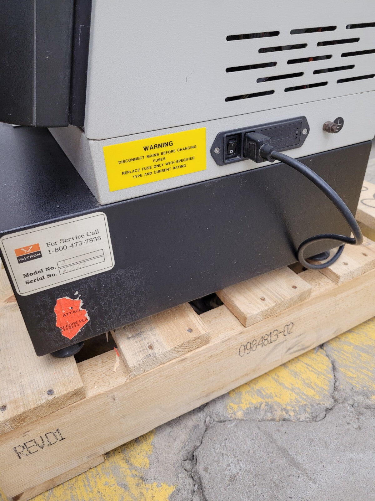 Instron 4411 Tensile Pull Tester Compression Test 5KN Electro Mechanical Test