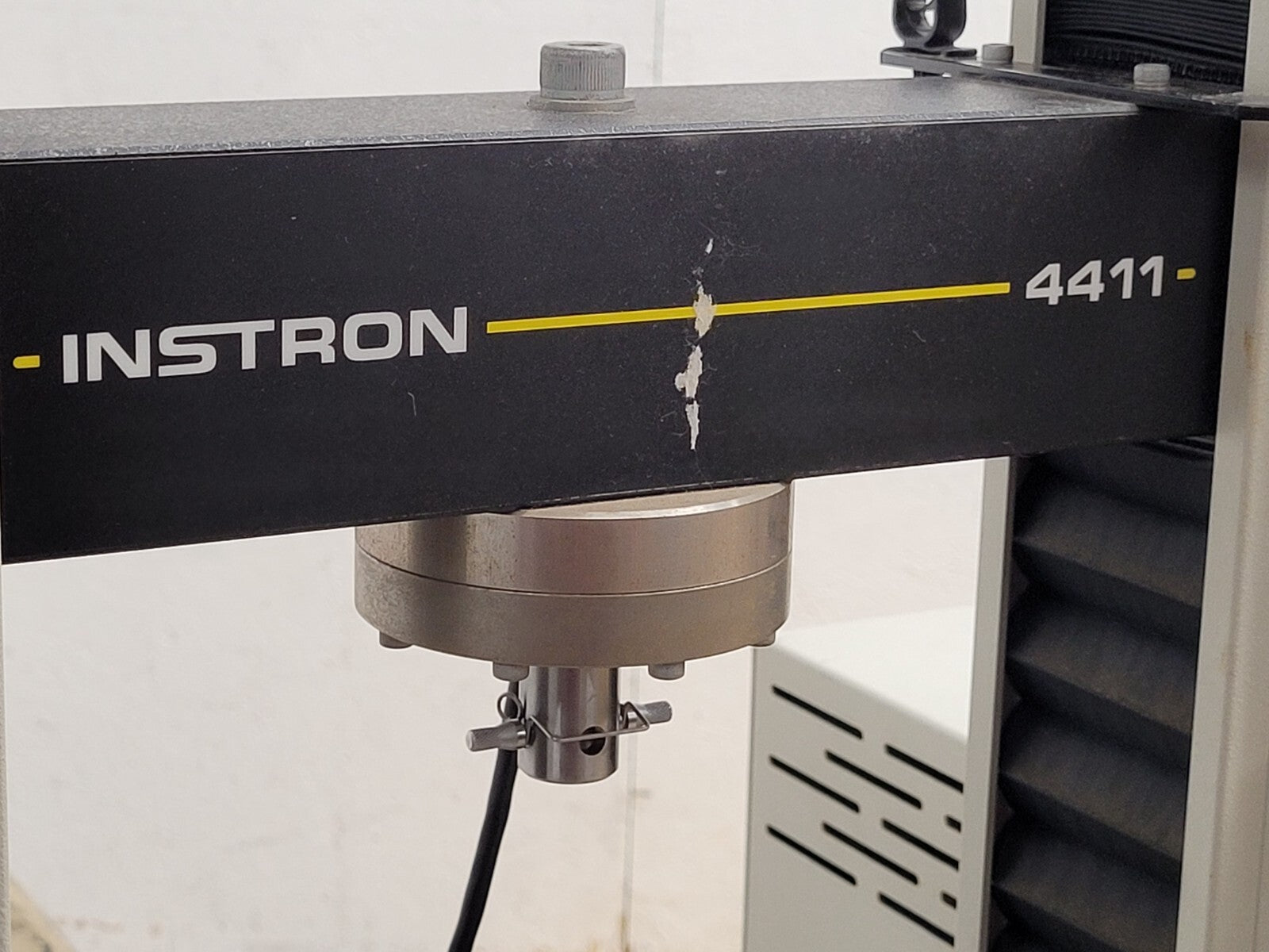 Instron 4411 Tensile Pull Tester Compression Test 5KN Electro Mechanical Test
