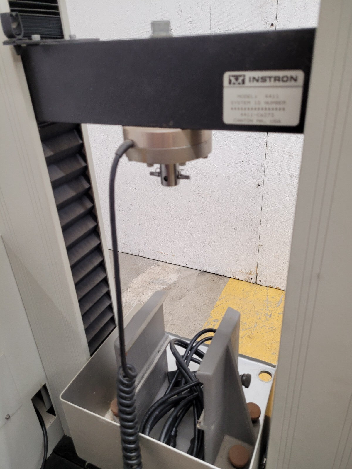 Instron 4411 Tensile Pull Tester Compression Test 5KN Electro Mechanical Test