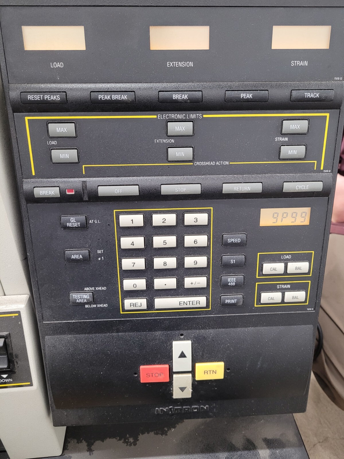 Instron 4411 Tensile Pull Tester Compression Test 5KN Electro Mechanical Test