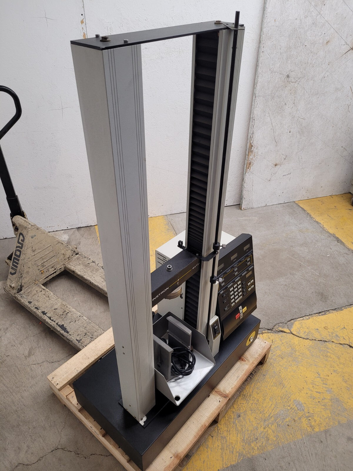 Instron 4411 Tensile Pull Tester Compression Test 5KN Electro Mechanical Test