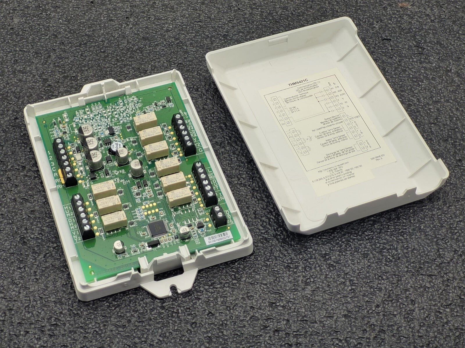 Honeywell VisionPro IAQ THM5421C1004 7-Day Touchscreen Thermostat + THM5421C