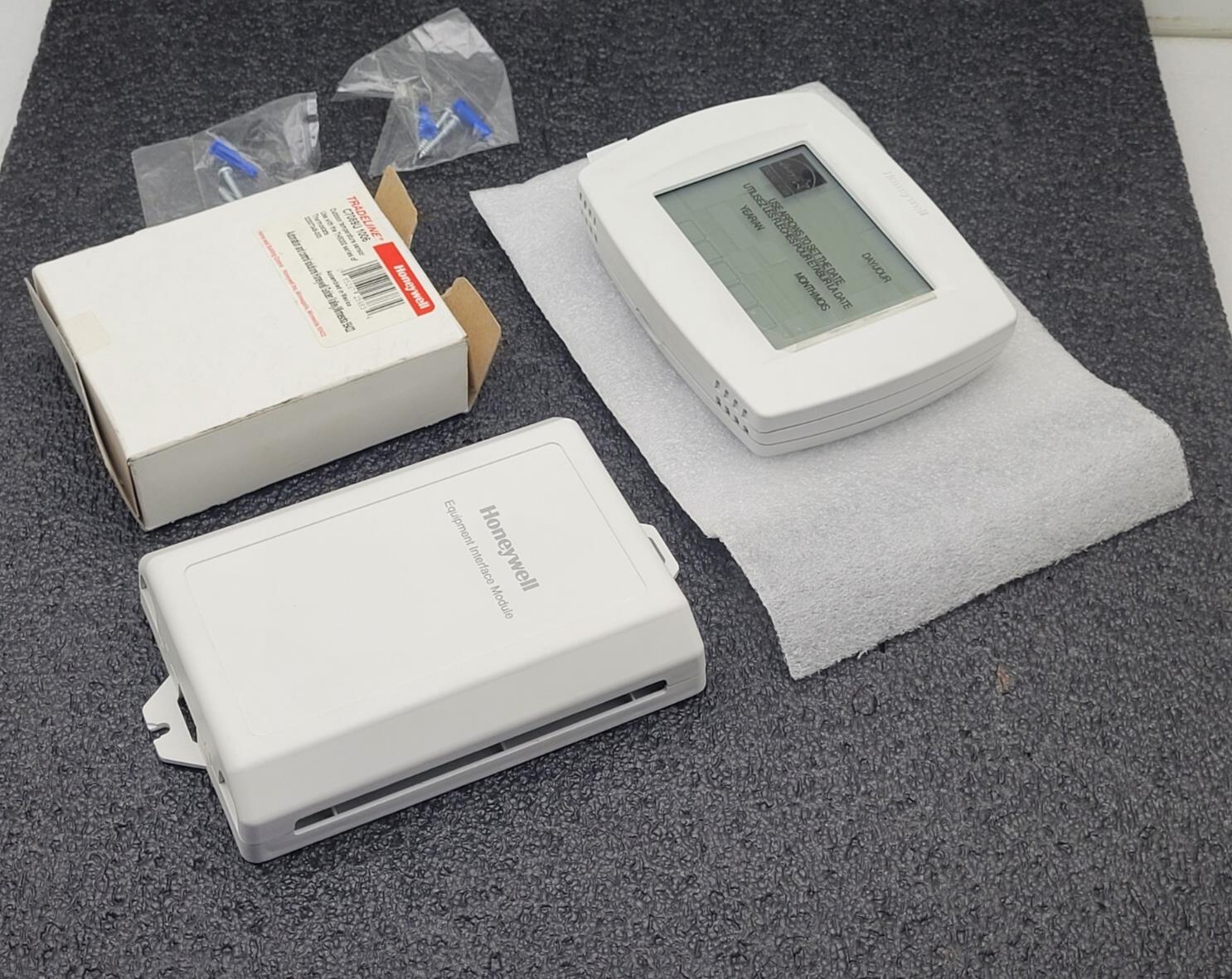 Honeywell VisionPro IAQ THM5421C1004 7-Day Touchscreen Thermostat + THM5421C