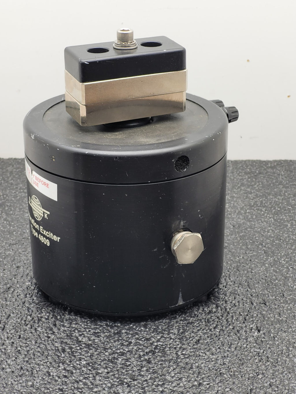 Bruel & Kjaer B&K 4809 Vibration Exciter Shake Shock Micro Table 10 Hz - 20 kHz