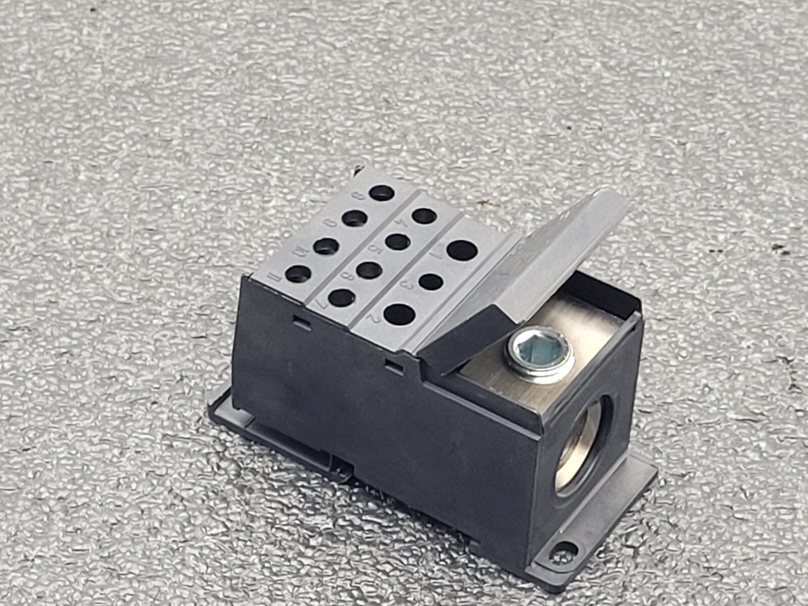 ABB BRU250ALU 35620714 Entrelec 250A Distribution Block 1SNA356207R1400