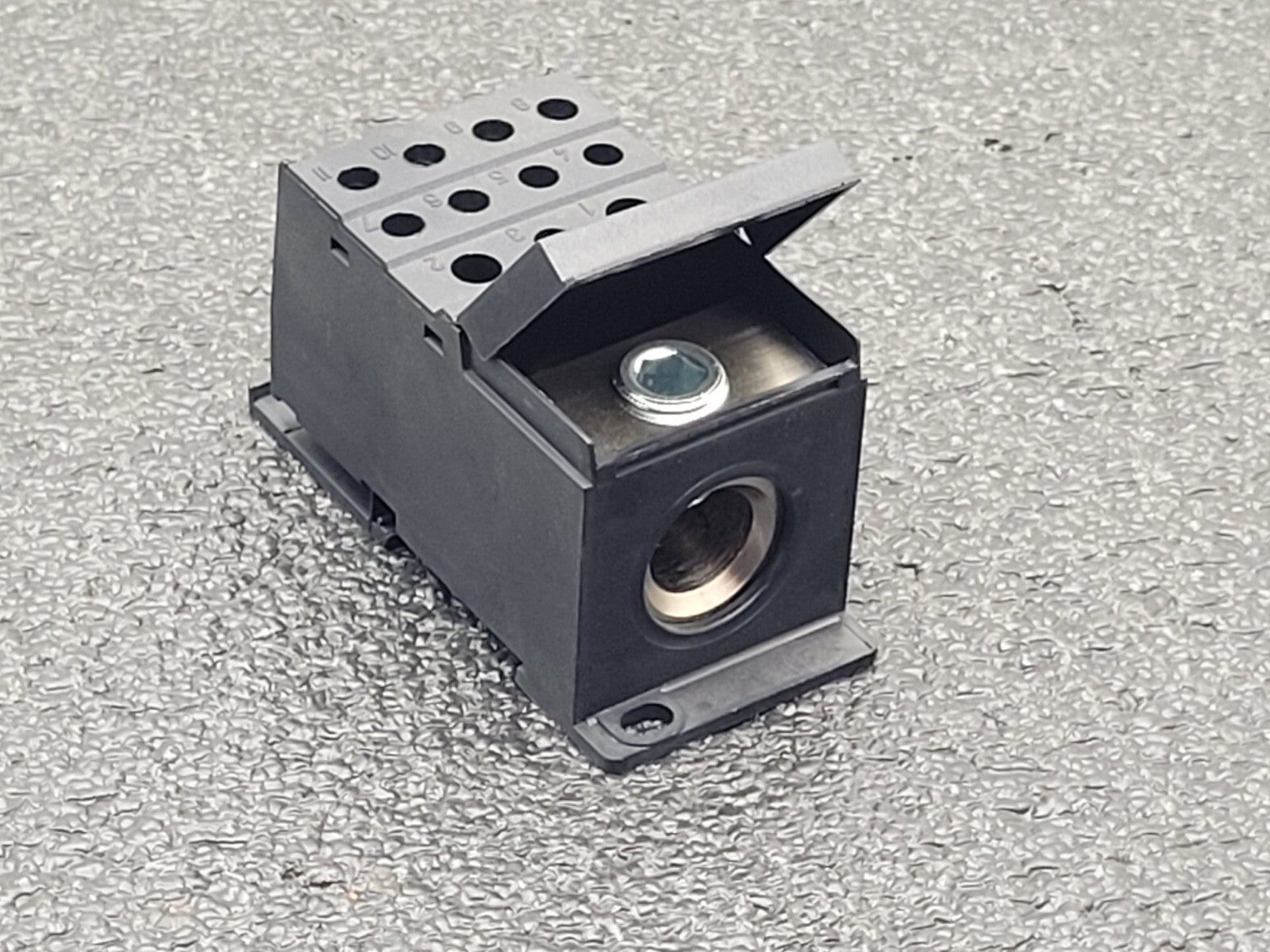 ABB BRU250ALU 35620714 Entrelec 250A Distribution Block 1SNA356207R1400