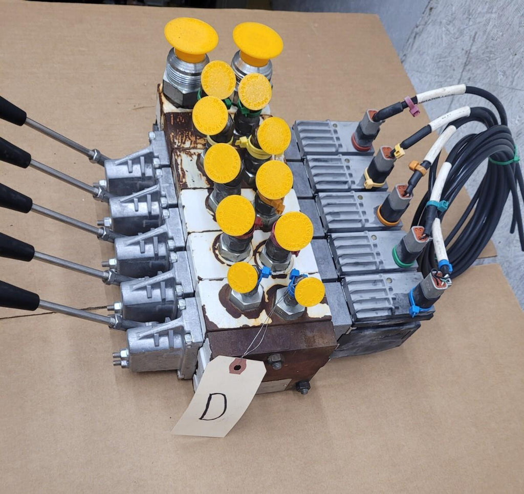 Danfoss PVG32 5 x Proportional Hydraulic Servo + Manual Valve  157B4292 Unit [D]