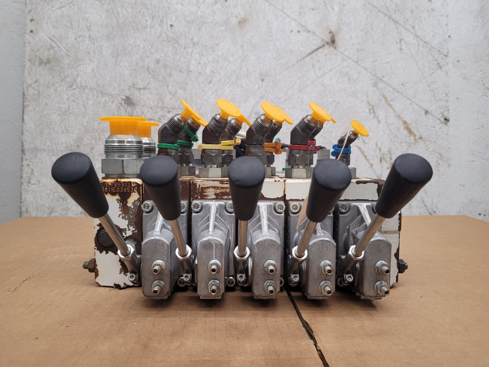 Danfoss PVG32 5 x Proportional Hydraulic Servo + Manual Valve  157B4292 Unit [D]