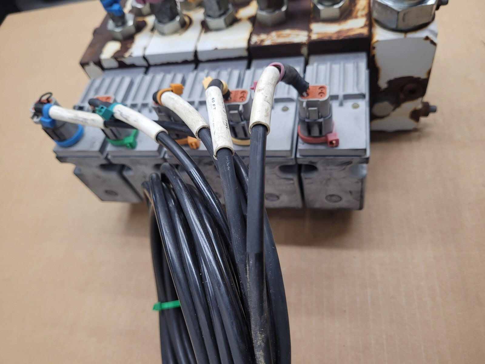 Danfoss PVG32 5 x Proportional Hydraulic Servo + Manual Valve  157B4292 Unit [D]