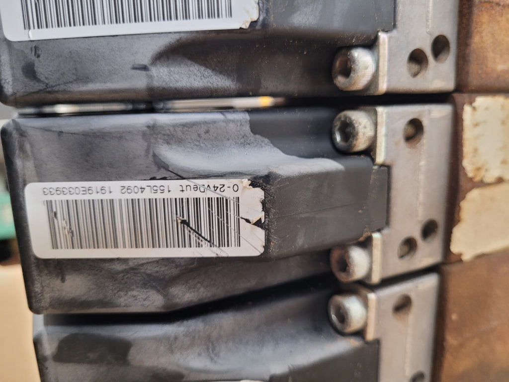 Danfoss PVG32 5 x Proportional Hydraulic Servo + Manual Valve  157B4292 Unit [D]