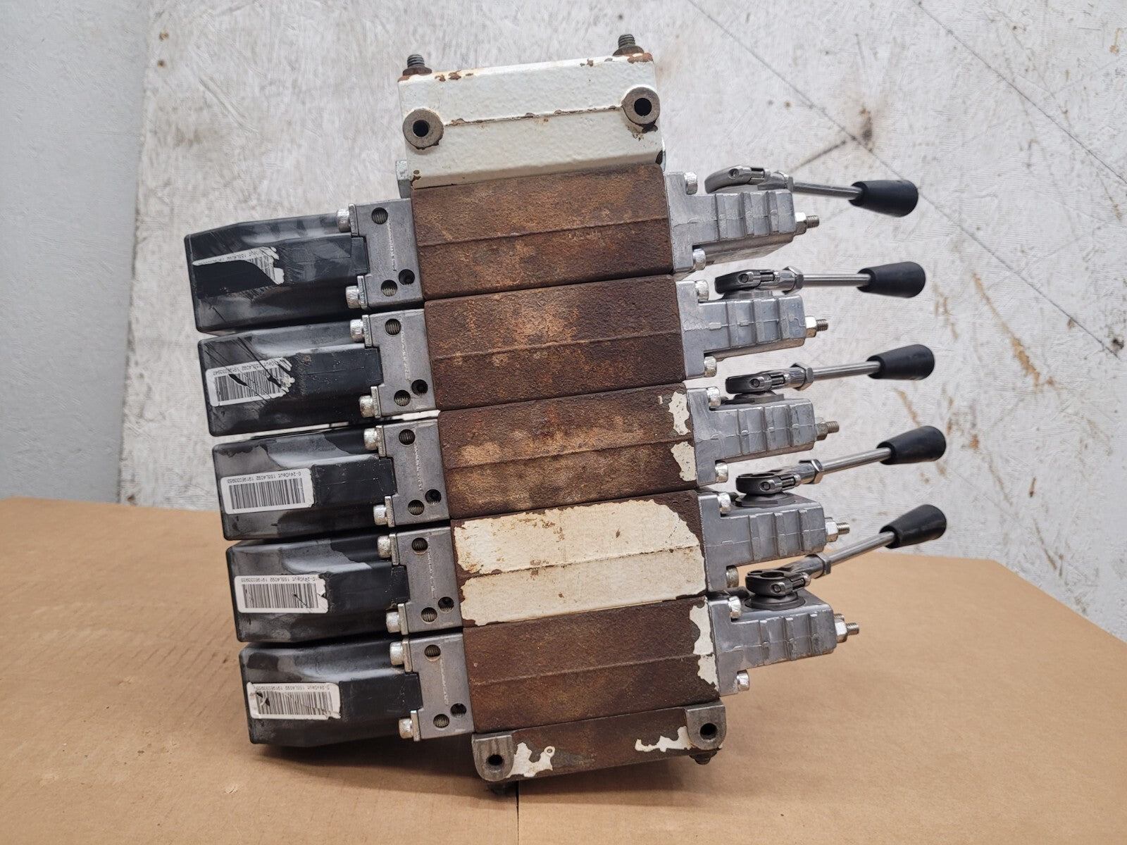 Danfoss PVG32 5 x Proportional Hydraulic Servo + Manual Valve  157B4292 Unit [D]