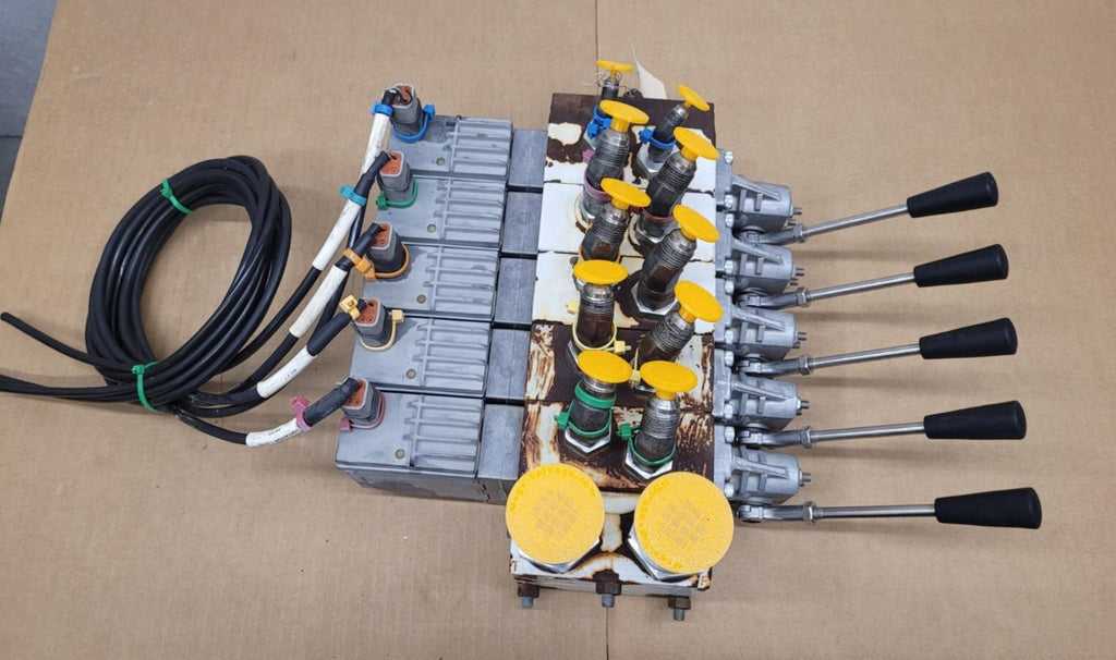 Danfoss PVG32 5 x Proportional Hydraulic Servo + Manual Valve  157B4292 Unit [D]