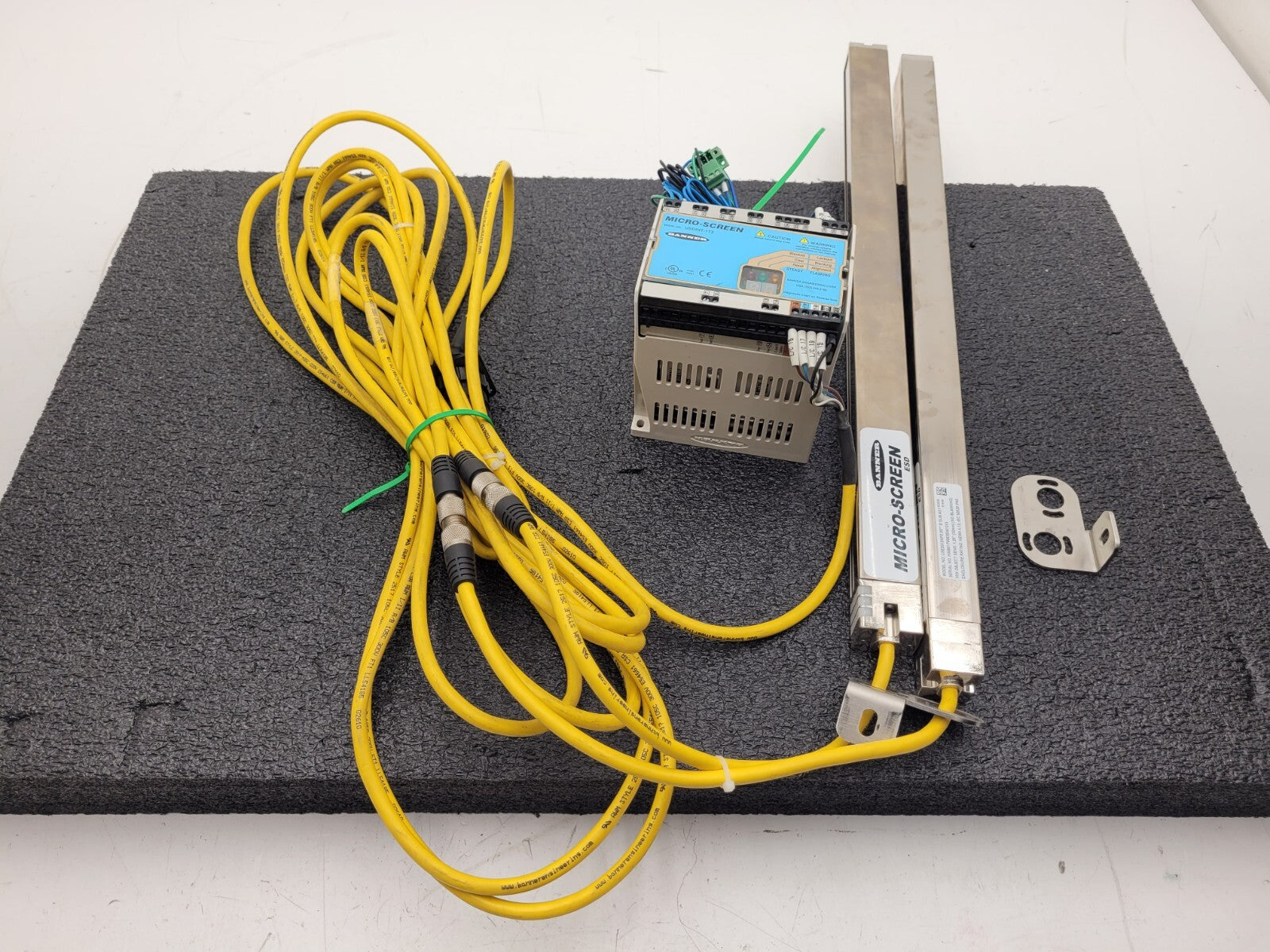 Banner USE2012NP2 & USR2012NP2 MICRO-SCREEN ESD  20" Light Curtain Screen "G"