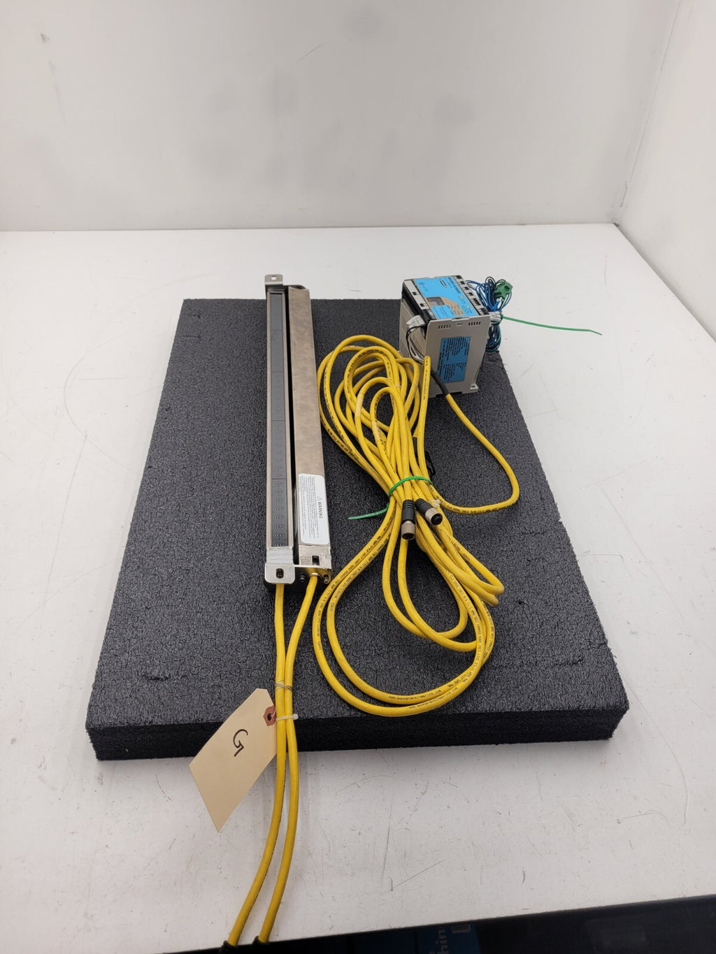 Banner USE2012NP2 & USR2012NP2 MICRO-SCREEN ESD  20" Light Curtain Screen "G"