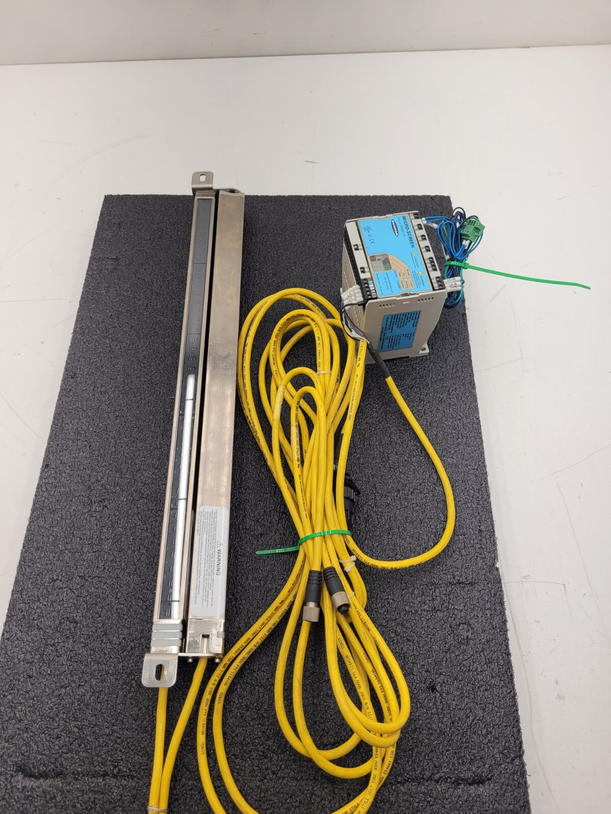 Banner USE2012NP2 & USR2012NP2 MICRO-SCREEN ESD  20" Light Curtain Screen "G"