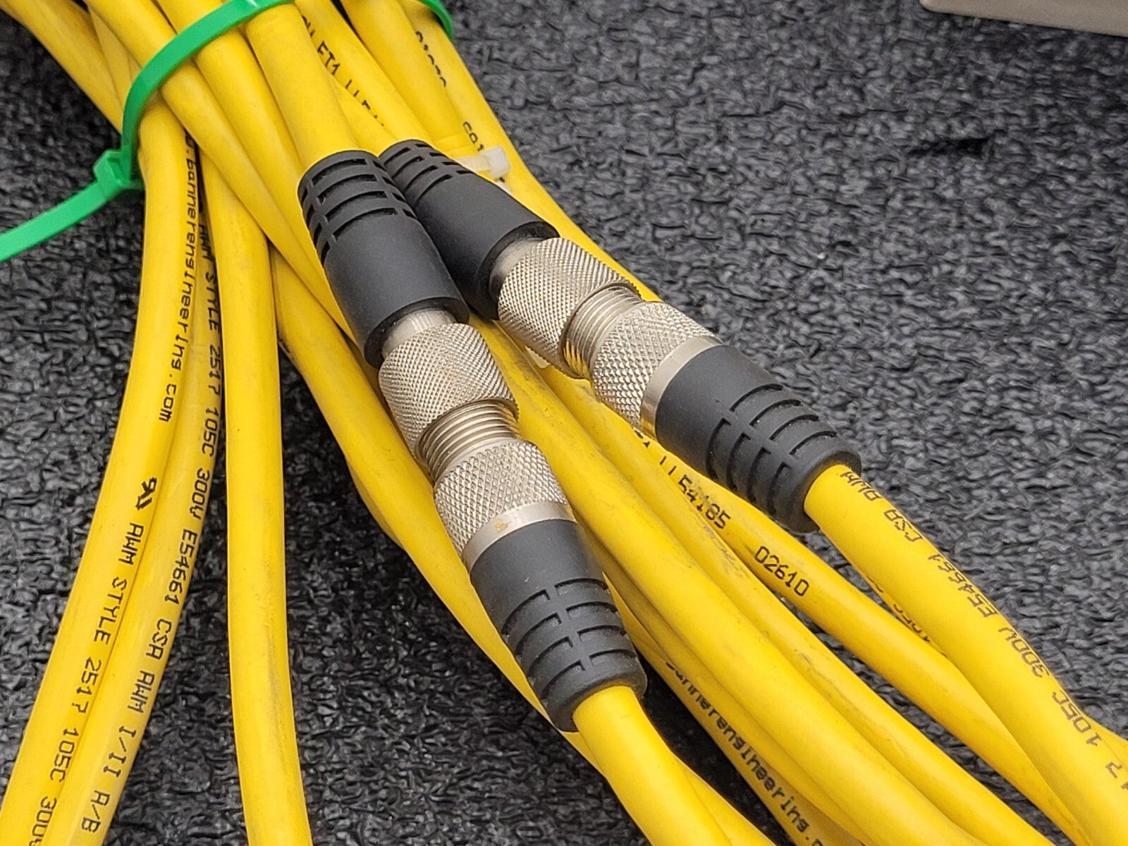 Banner USE2012NP2 & USR2012NP2 MICRO-SCREEN ESD  20" Light Curtain Screen "G"