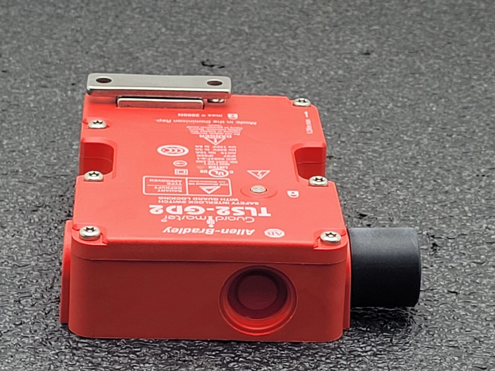 Allen-Bradley 440G-T27 178E TLS2-GD2 Safety Interlock Switch w/ Latch