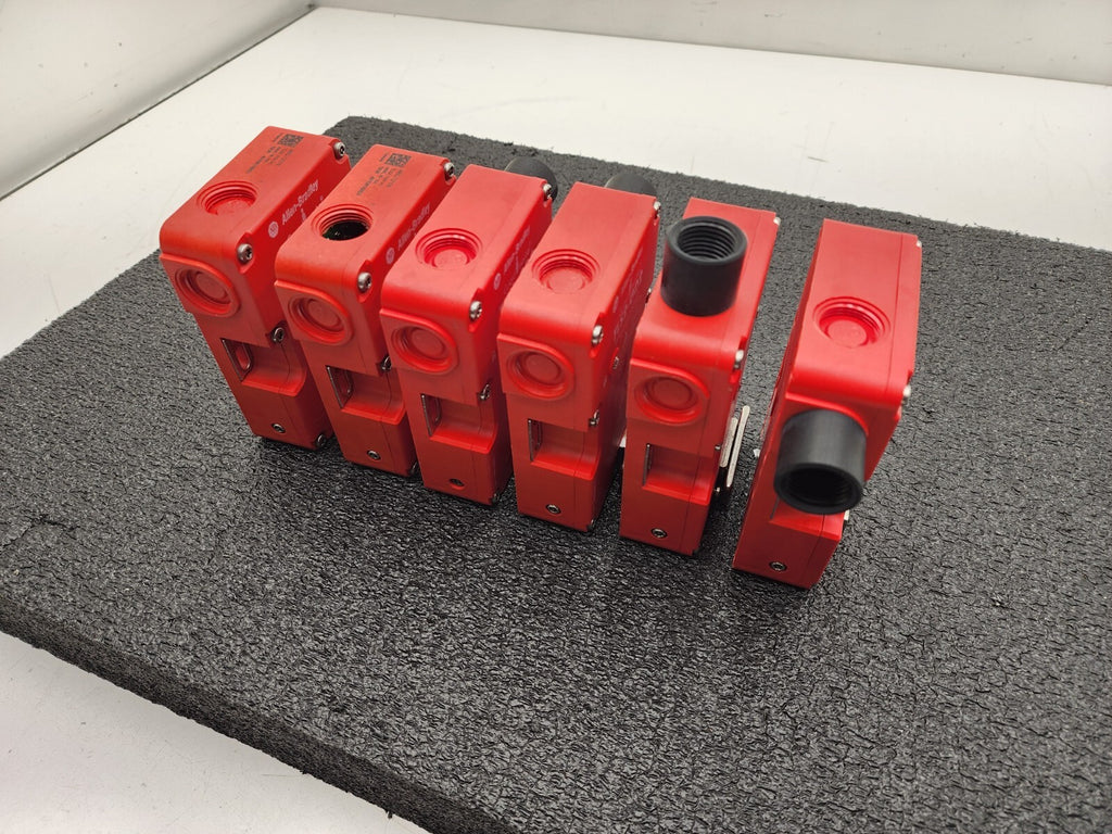 Allen-Bradley 440G-T27 178E TLS2-GD2 Safety Interlock Switch w/ Latch