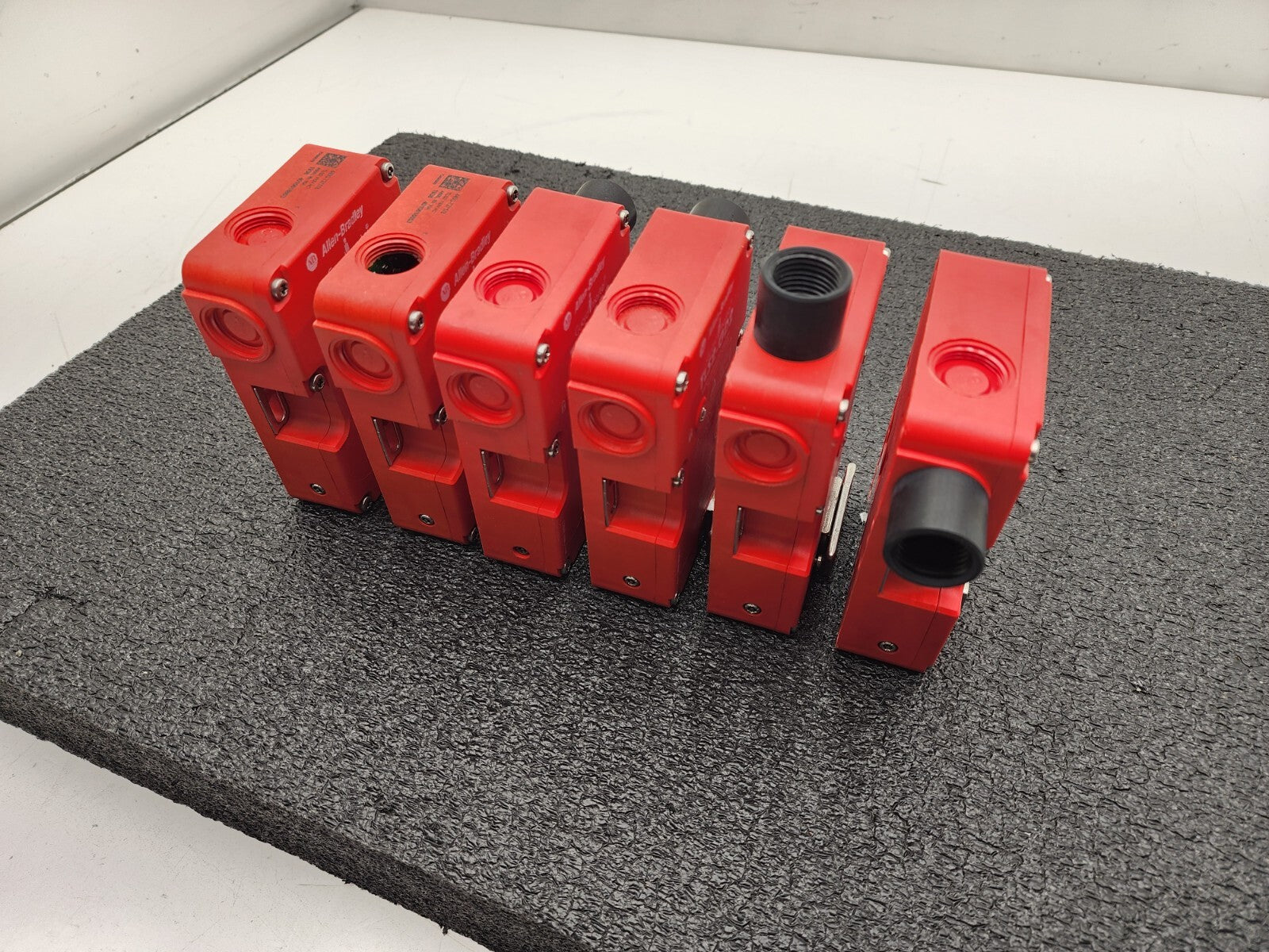 Allen-Bradley 440G-T27 178E TLS2-GD2 Safety Interlock Switch w/ Latch