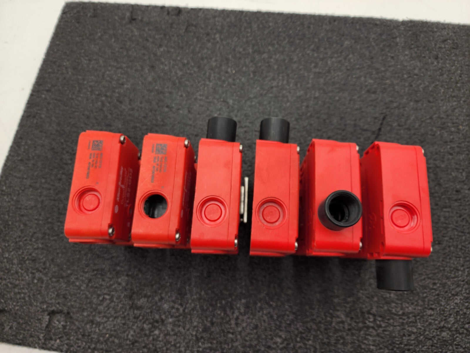 Allen-Bradley 440G-T27 178E TLS2-GD2 Safety Interlock Switch w/ Latch