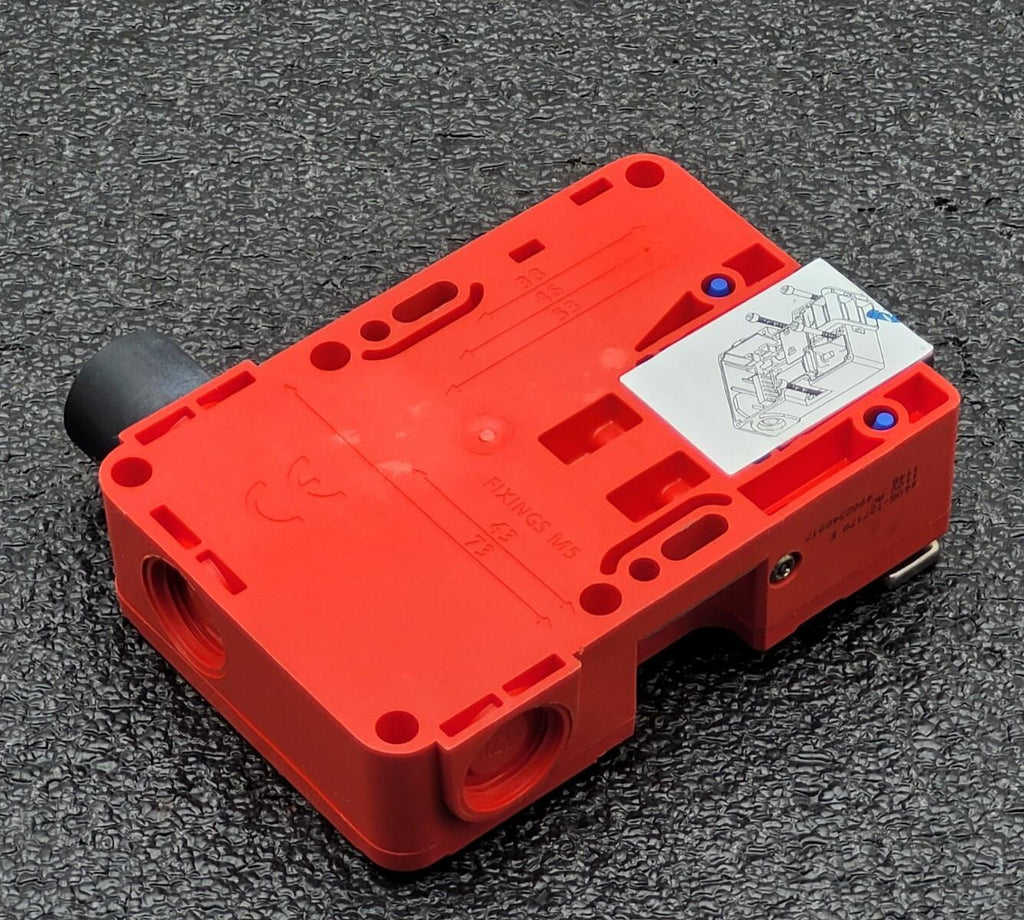 Allen-Bradley 440G-T27 178E TLS2-GD2 Safety Interlock Switch w/ Latch