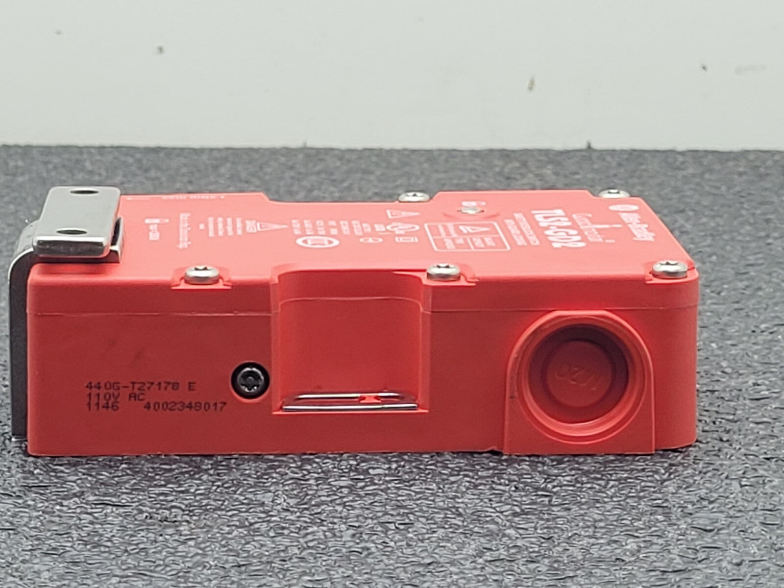 Allen-Bradley 440G-T27 178E TLS2-GD2 Safety Interlock Switch w/ Latch