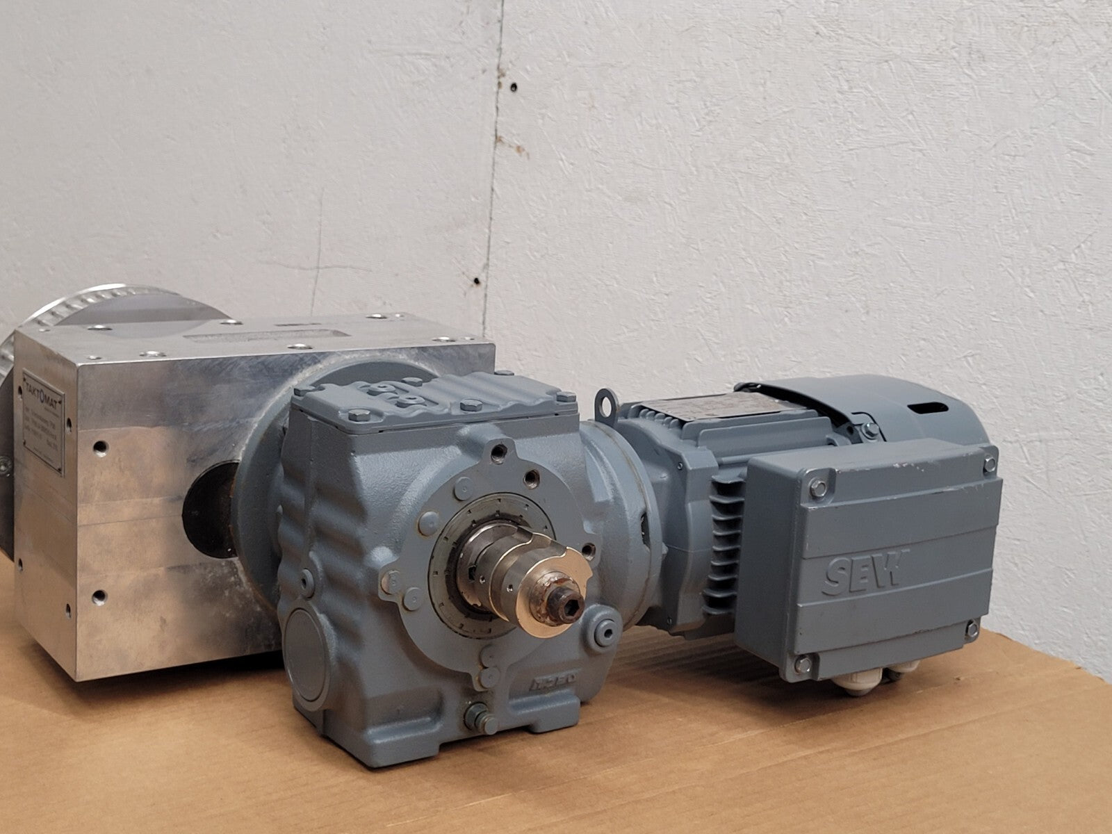 SEW-EURODRIVE SA47/T DRS71S4BE05 Gearmotor Taktomat 45 Degree 8 stop Indexer