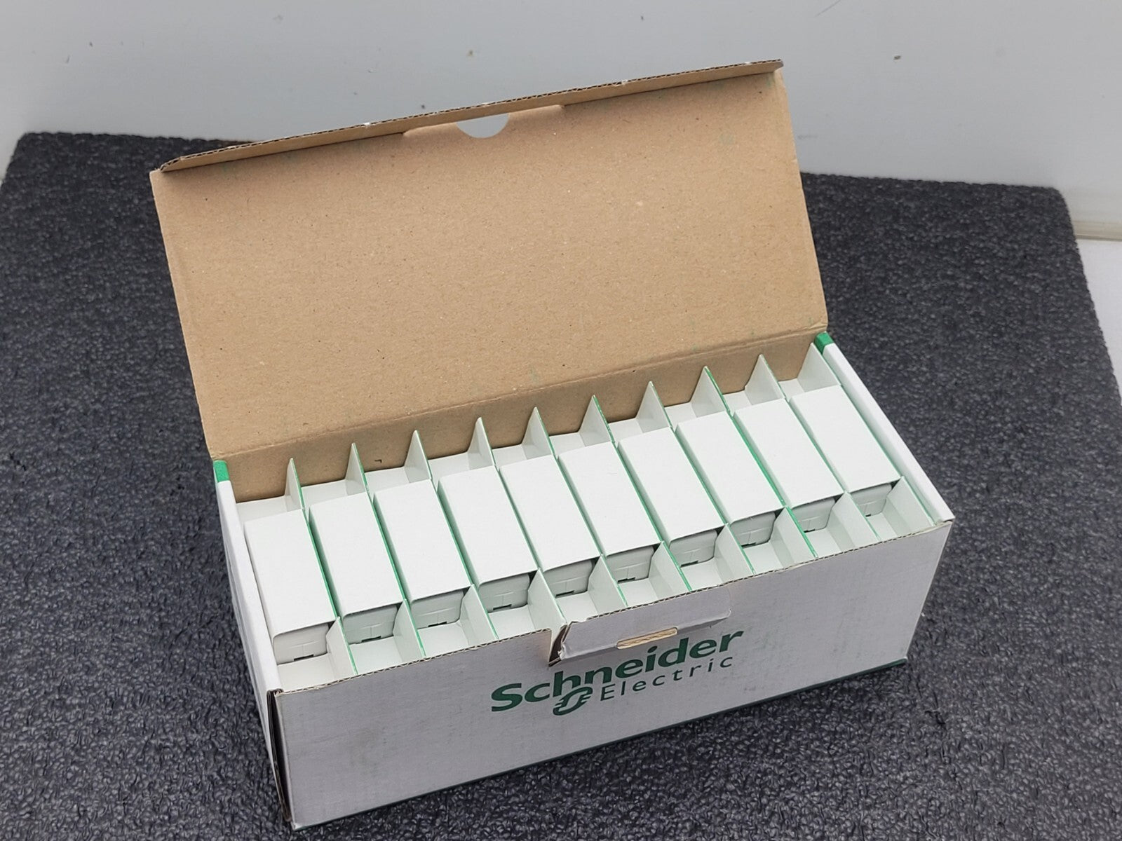 Box of 10x Schneider Electric Magnecraft 841CS1-UNI Current Sensing Relay