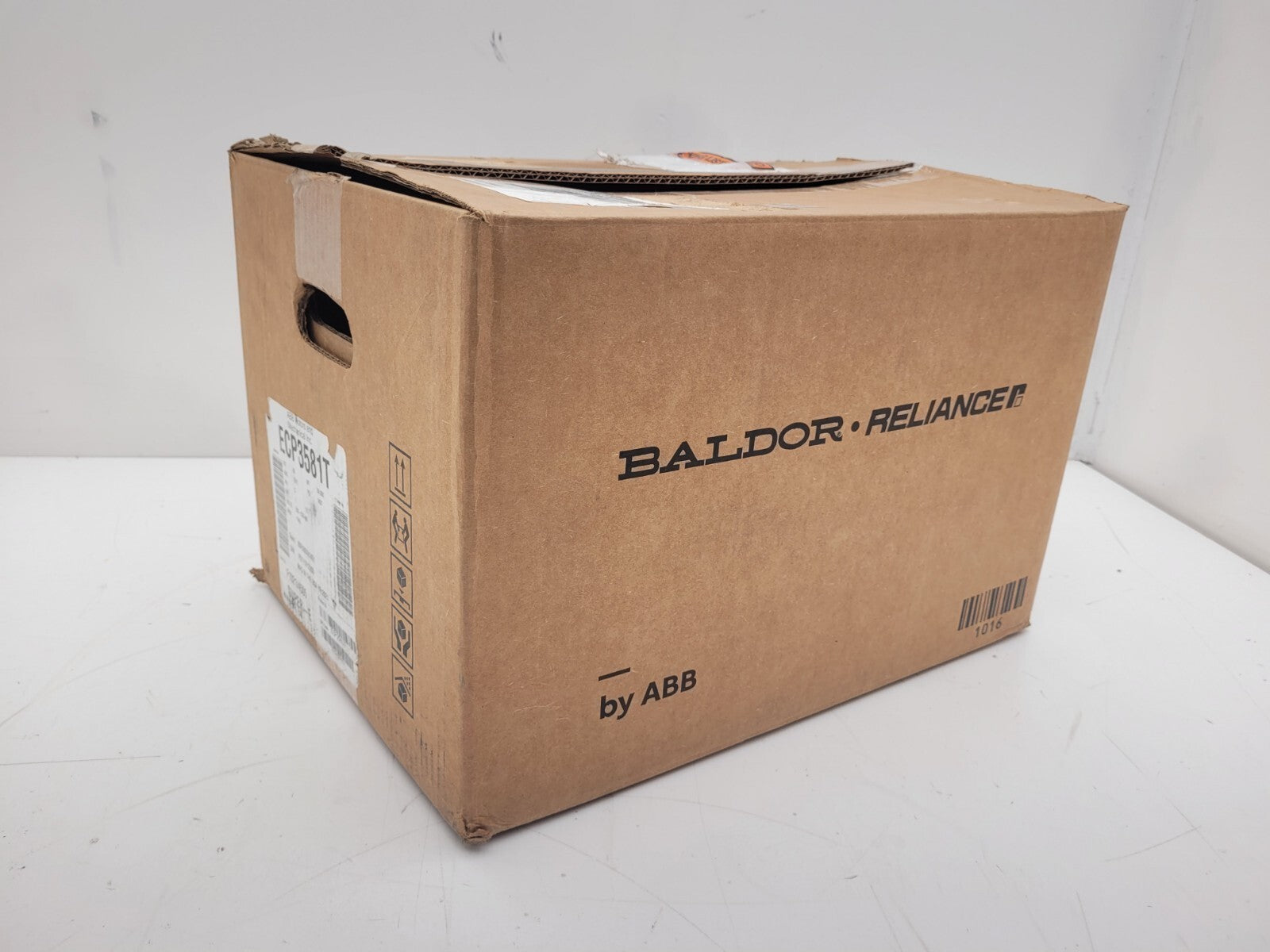 NEW ABB ECP3581T 2.8AMPS 1HP 3PHASE 60 HZ 208-230/460VOLTS MOTOR.