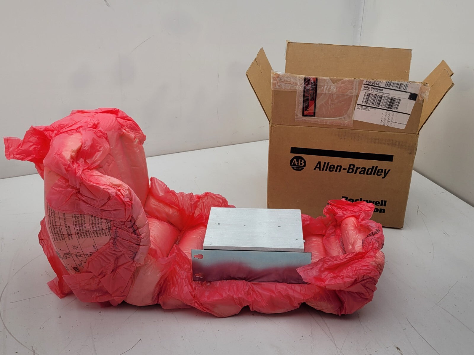 Allen Bradley 2098-DSD-005 Kinetix Ultra3000 Servo Drive 120/240VAC 0-400Hz