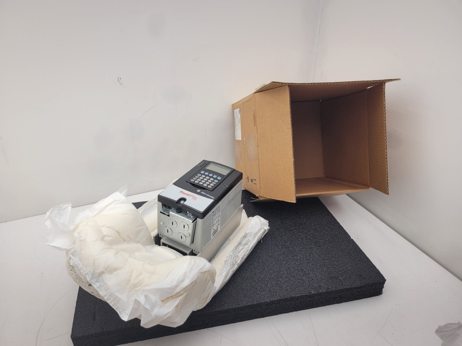 20AD3P4A3AYNNNC1 Allen bradley powerflex 70/3phase ac ,2hp,1.5kw,480VAC.