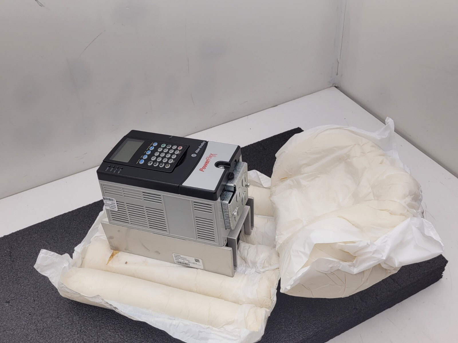 20AD3P4A3AYNNNC1 Allen bradley powerflex 70/3phase ac ,2hp,1.5kw,480VAC.