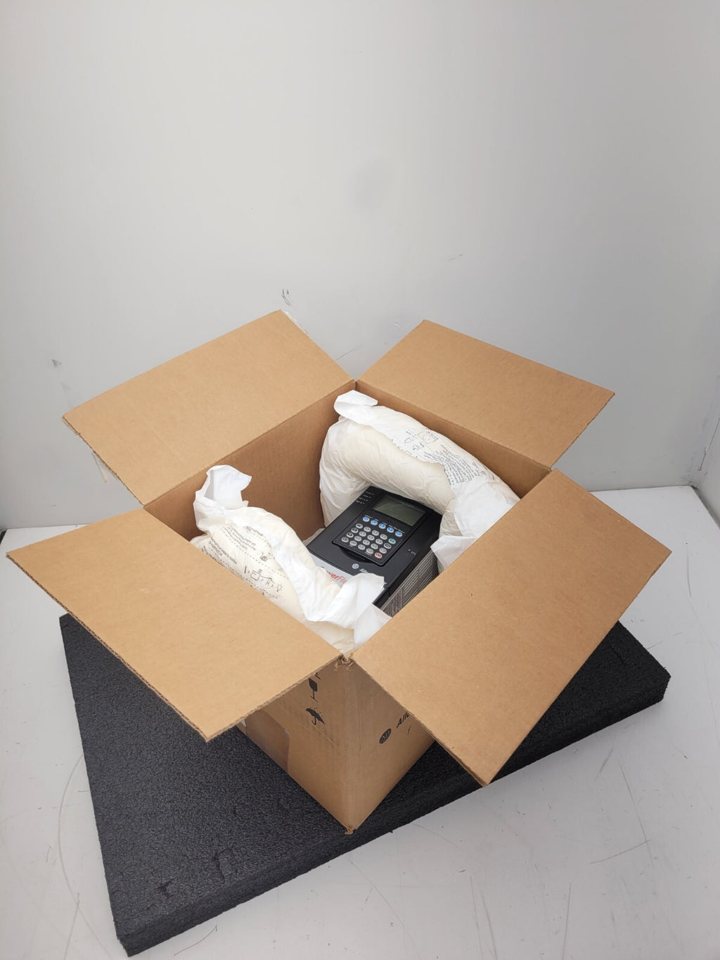 20AD3P4A3AYNNNC1 Allen bradley powerflex 70/3phase ac ,2hp,1.5kw,480VAC.