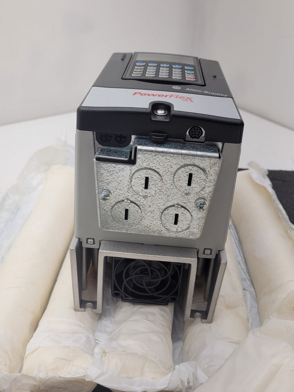 20AD3P4A3AYNNNC1 Allen bradley powerflex 70/3phase ac ,2hp,1.5kw,480VAC.