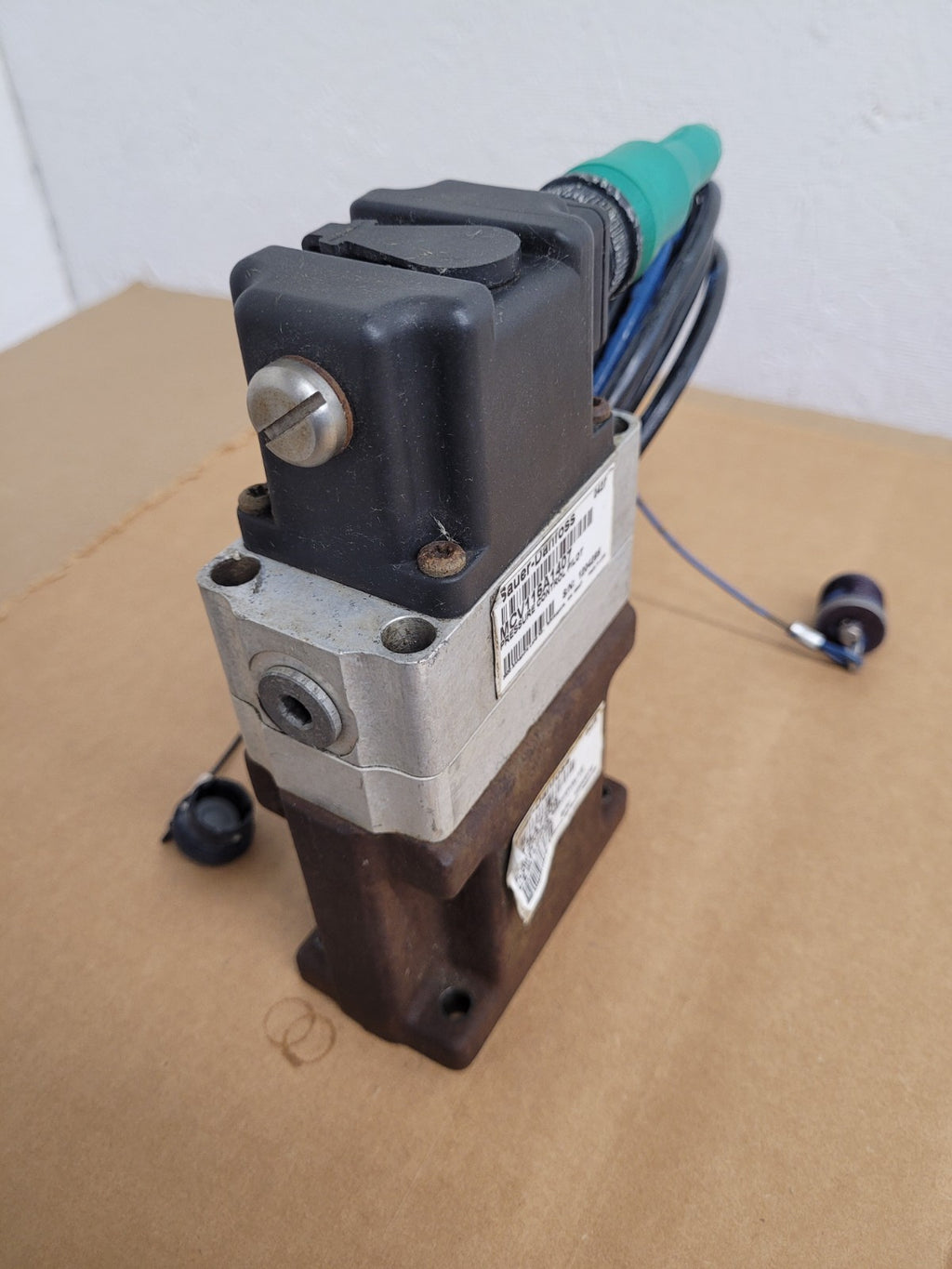 Sauer Danfoss Flow Control Hydraulic Servo Valve KVFBA5206 MCV116A1407