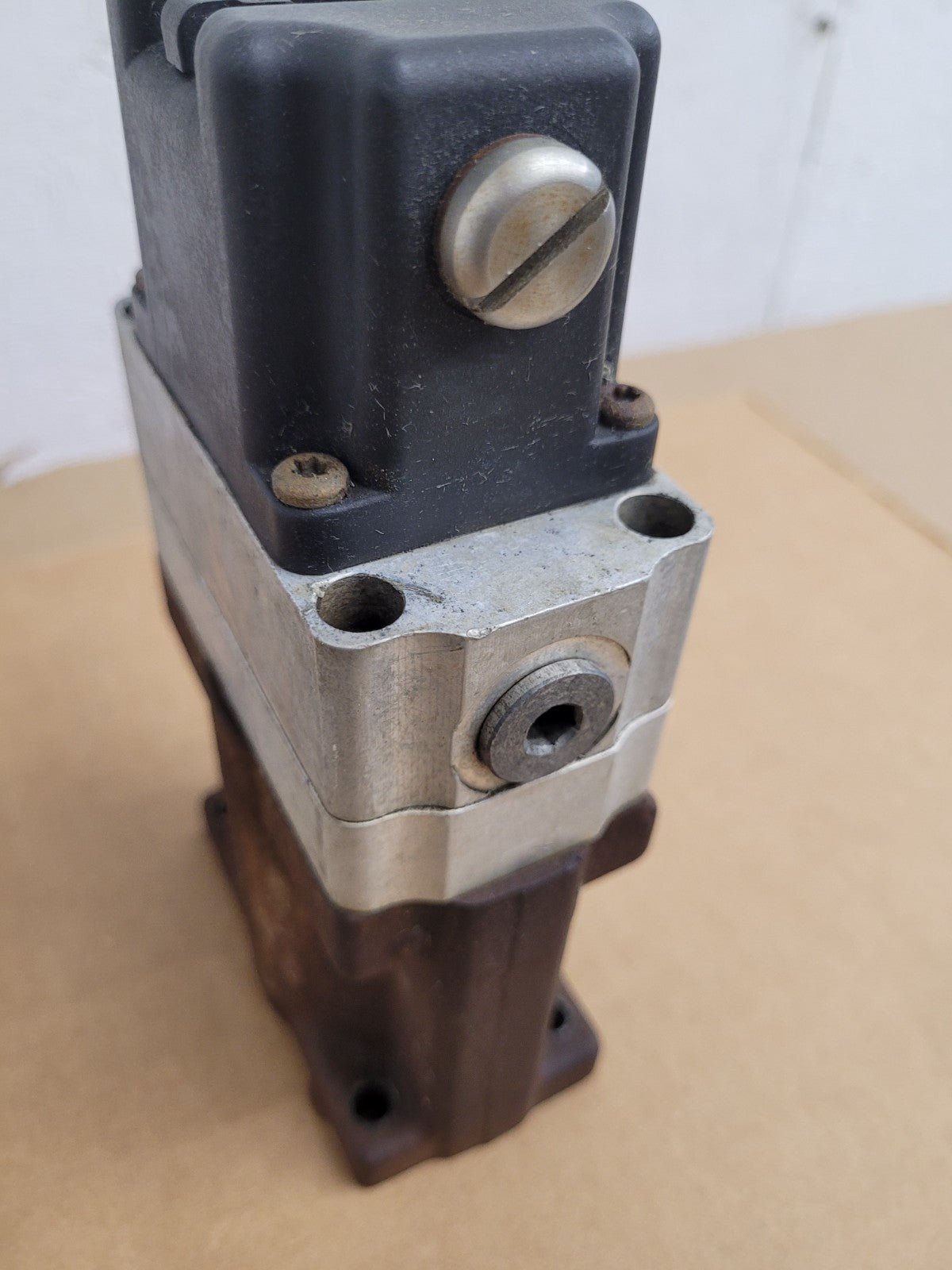 Sauer Danfoss Flow Control Hydraulic Servo Valve KVFBA5206 MCV116A1407