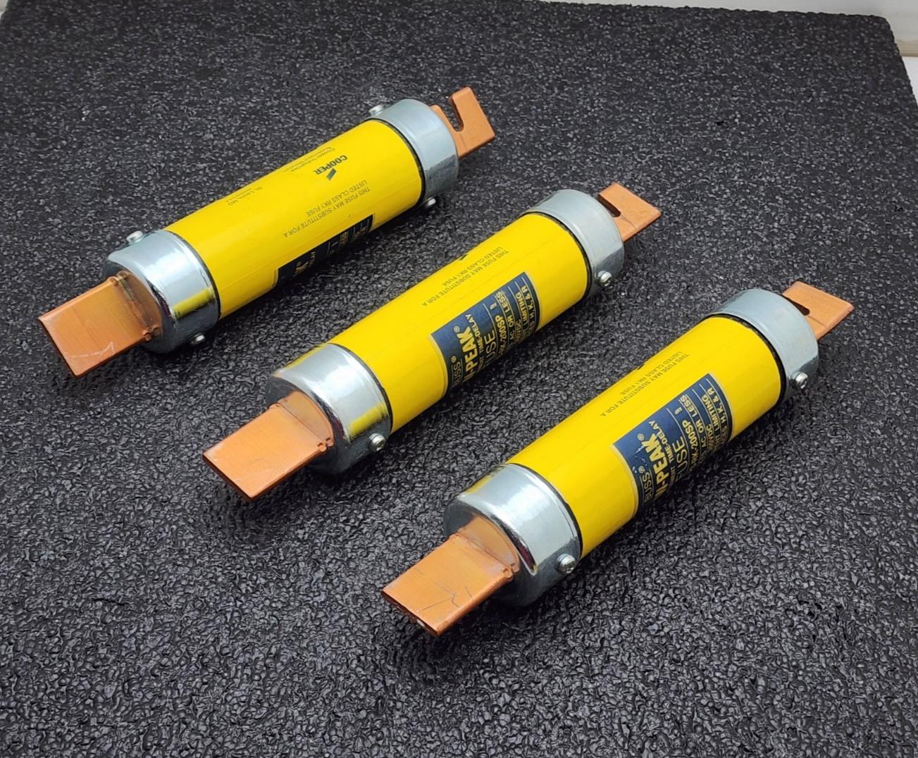 LOT of  3  LOW PEAK BUSSMANN LPS-RK-200SP current limiting fuses.
