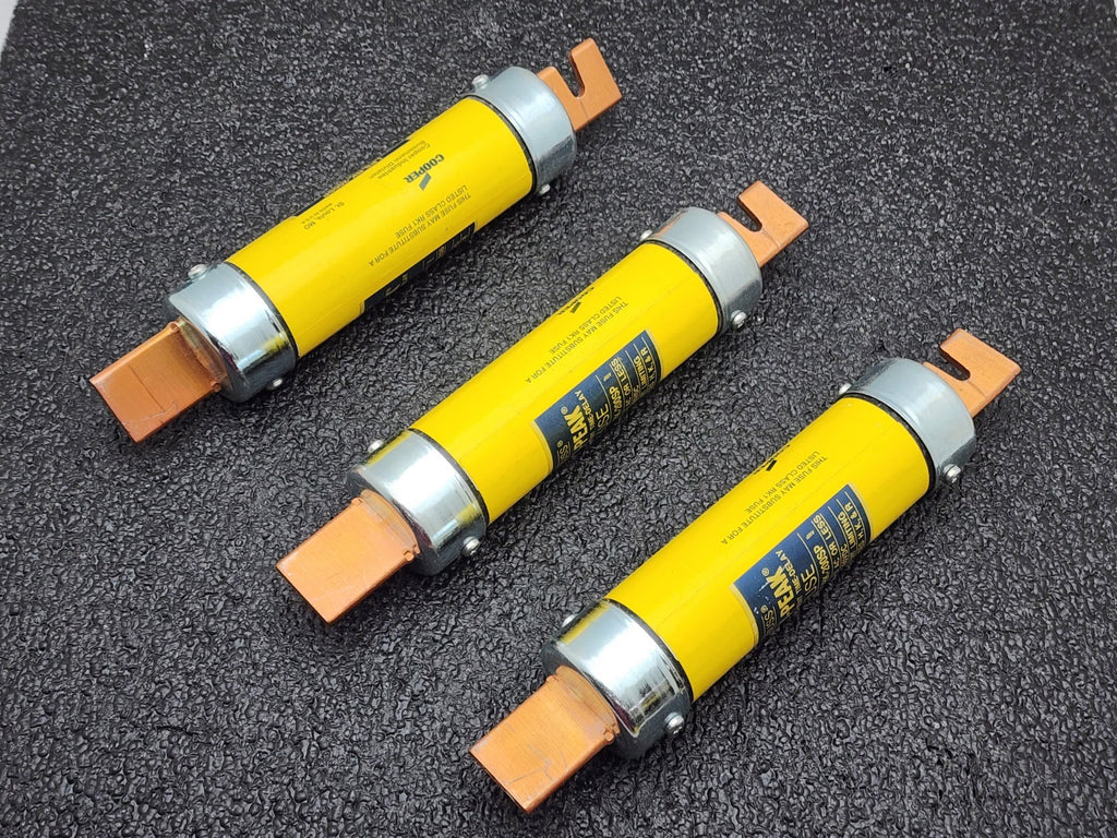LOT of  3  LOW PEAK BUSSMANN LPS-RK-200SP current limiting fuses.