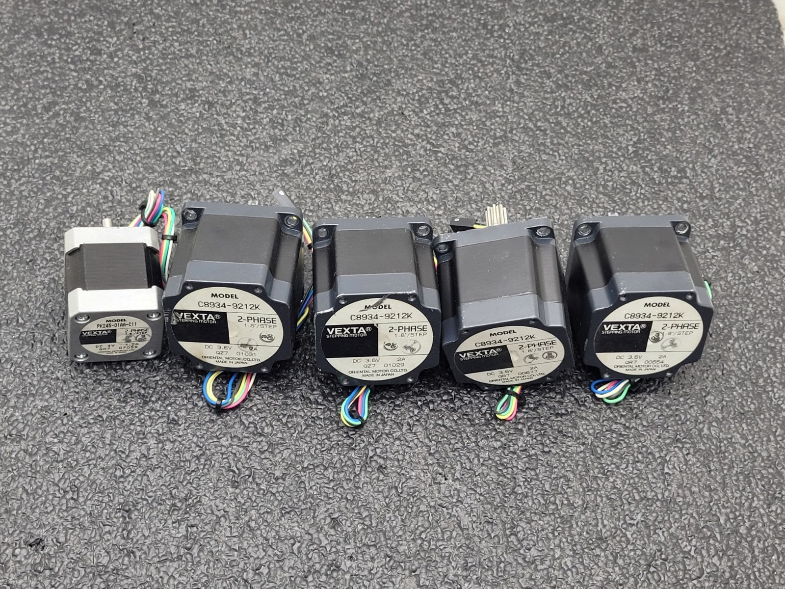 Lot of 5x VEXTA 2-PHASE STEPPING MOTOR C8934-9212K and PK245-01AA-C11