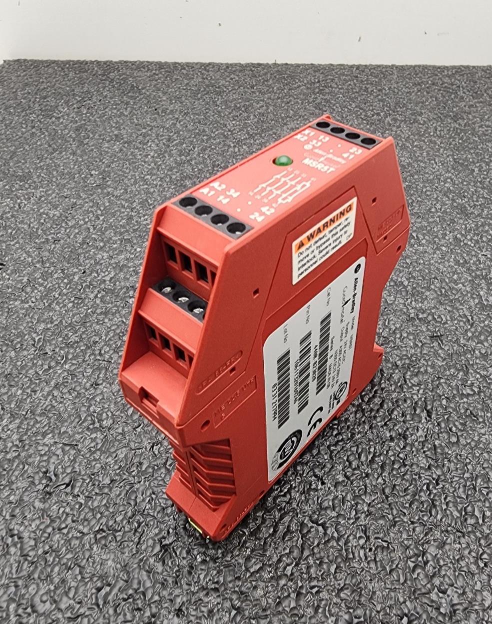 Allen Bradley MSR5T GuardMaster Safety Relay 440R-B23020 DIN Rail Mount