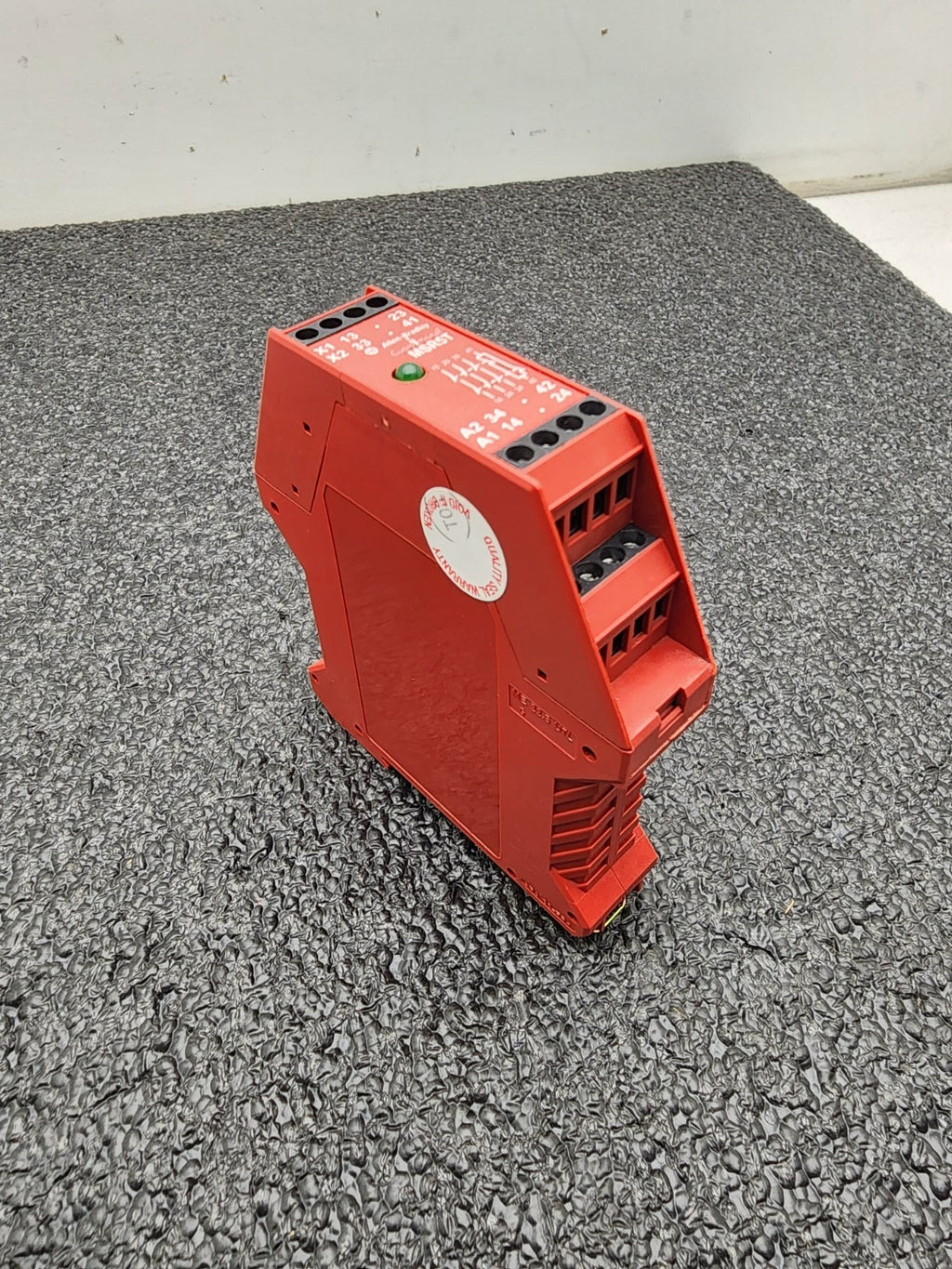 Allen Bradley MSR5T GuardMaster Safety Relay 440R-B23020 DIN Rail Mount