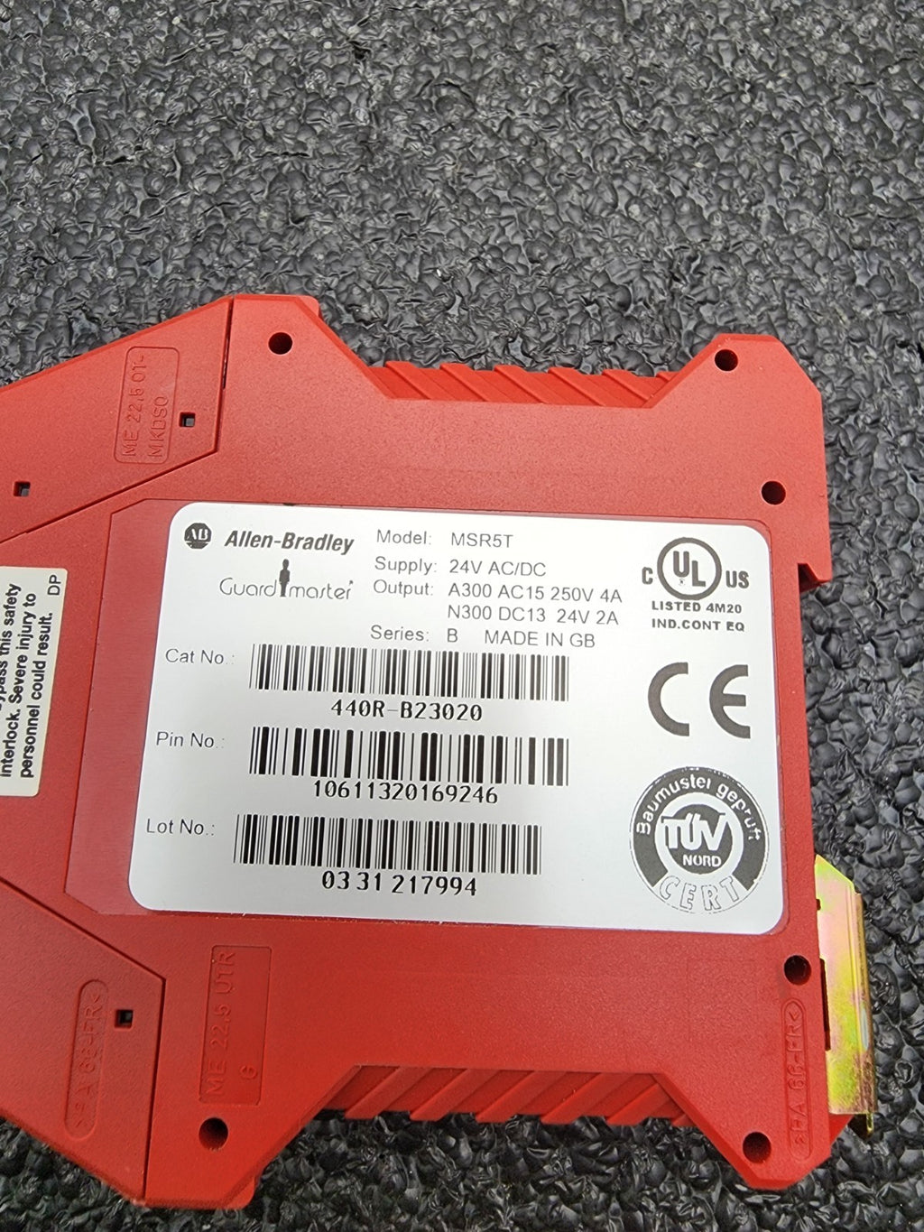 Allen Bradley MSR5T GuardMaster Safety Relay 440R-B23020 DIN Rail Mount