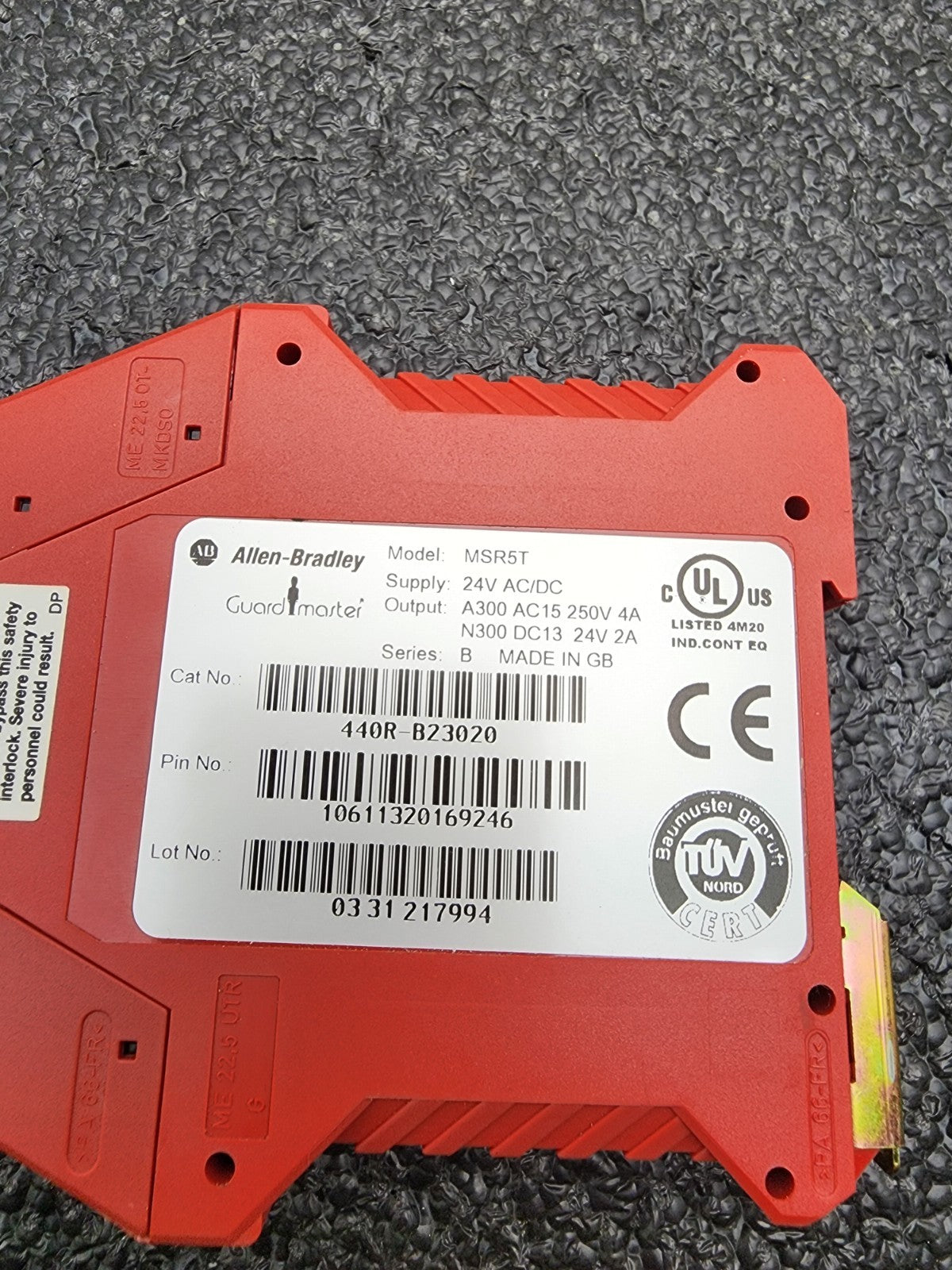 Allen Bradley MSR5T GuardMaster Safety Relay 440R-B23020 DIN Rail Mount