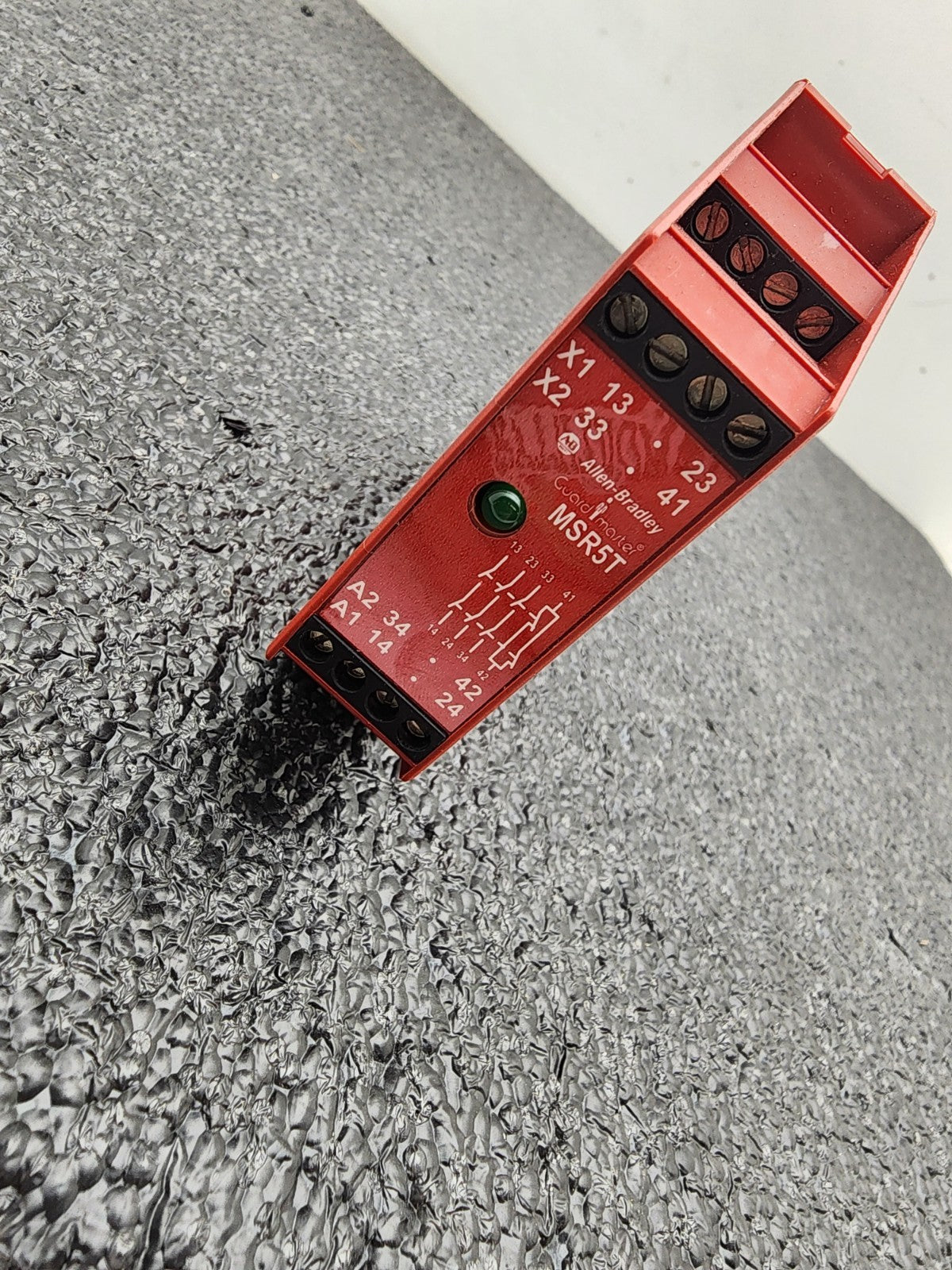 Allen Bradley MSR5T GuardMaster Safety Relay 440R-B23020 DIN Rail Mount