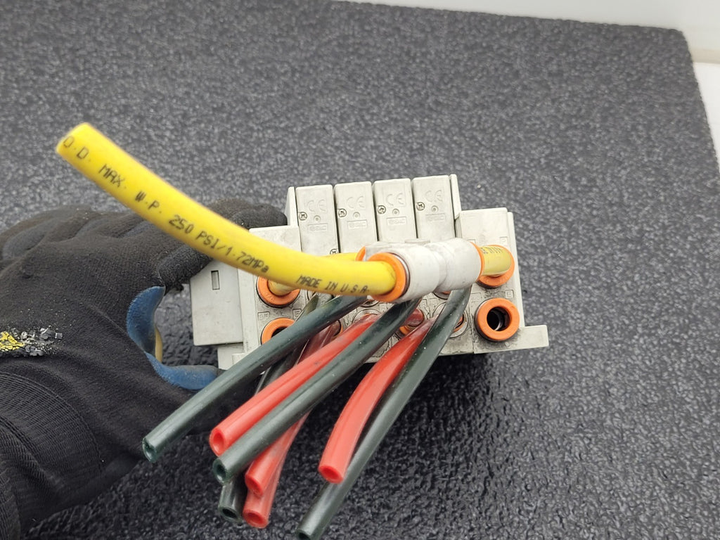 SMC SS5Y5-10F1-04B-N7 Pneumatic Dual Acting 4x Solenoid Valve Block