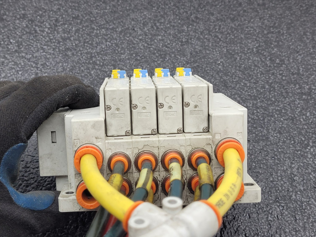 SMC SS5Y5-10F1-04B-N7 Pneumatic Dual Acting 4x Solenoid Valve Block